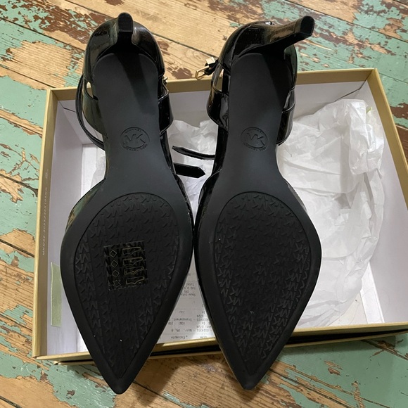 Michael Kors patent leather stiletto heels! - Picture 6 of 9